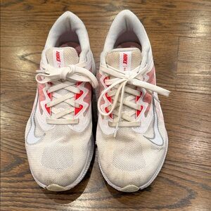 Women’s Nike Quest Sneakers. Size 7.5 White and Bright Red Running Shoes.